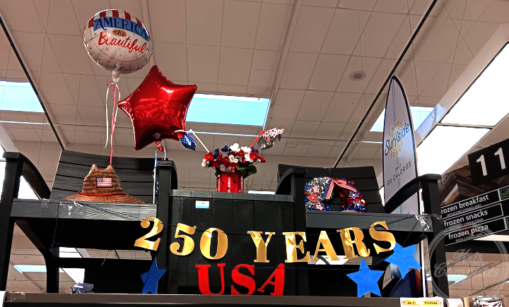 Excellent Fourth of July decorations at Ralph's in Porter Ranch!